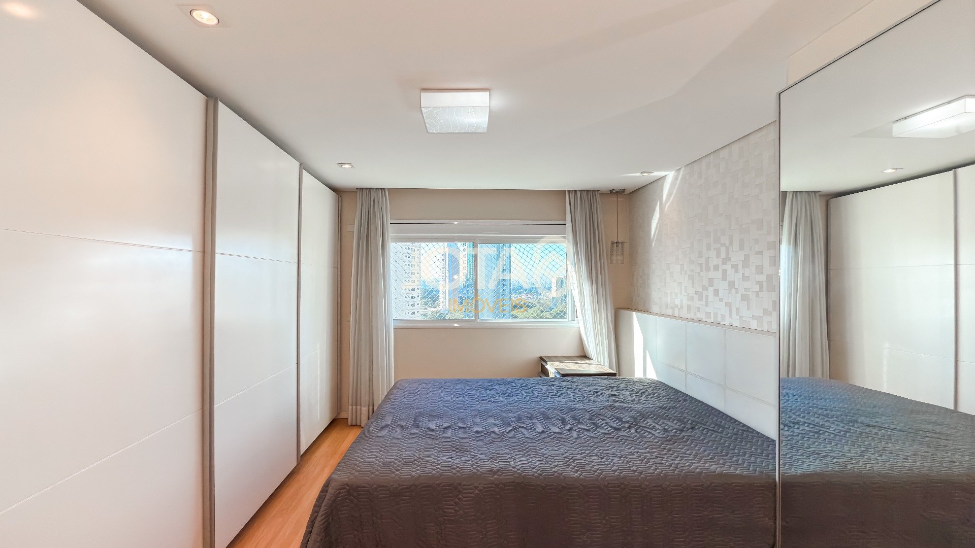 APARTAMENTO COM 2 DORMITÓRIO E 2 VAGAS NO ECOVILLE