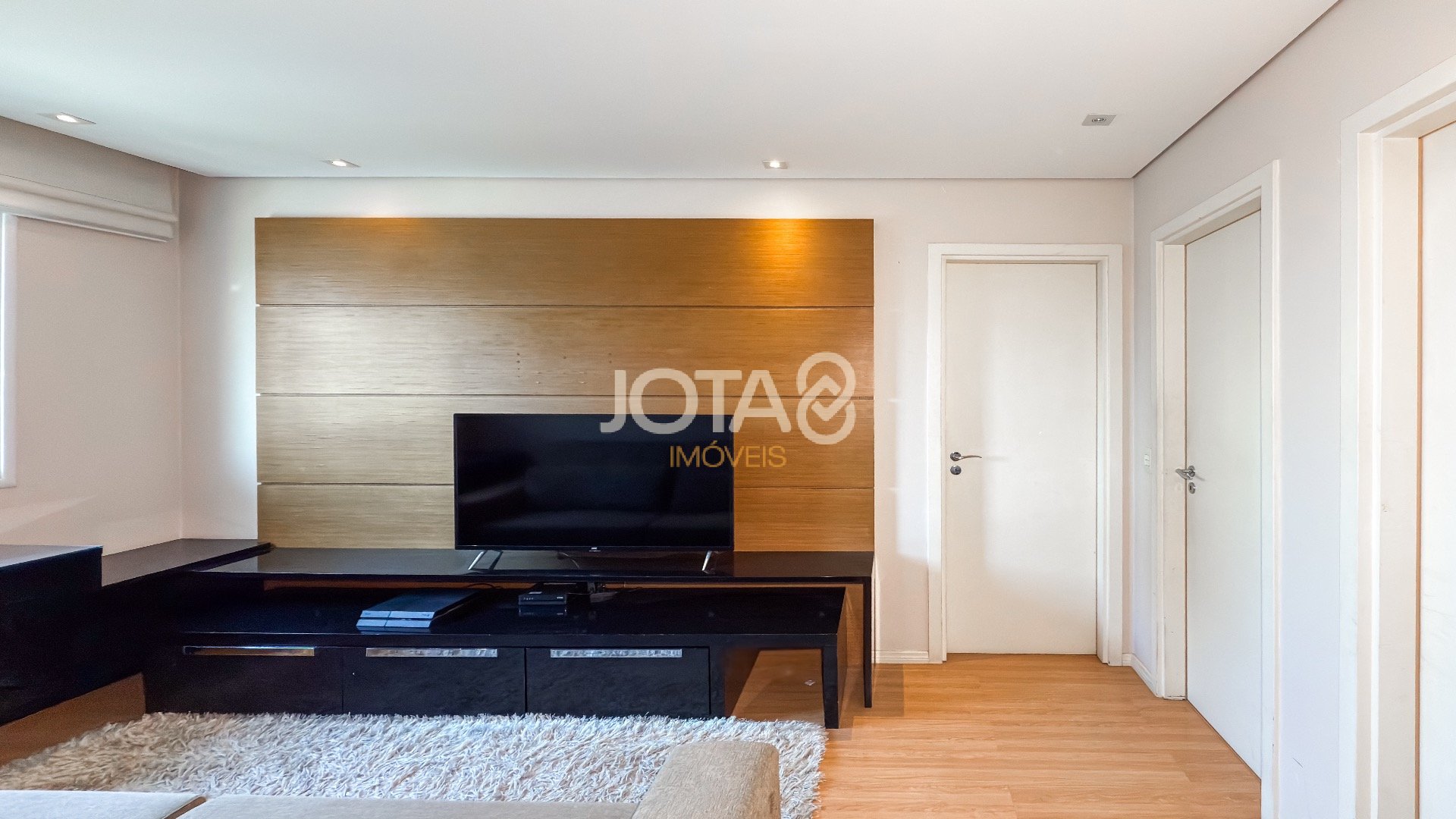 APARTAMENTO COM 2 DORMITÓRIO E 2 VAGAS NO ECOVILLE