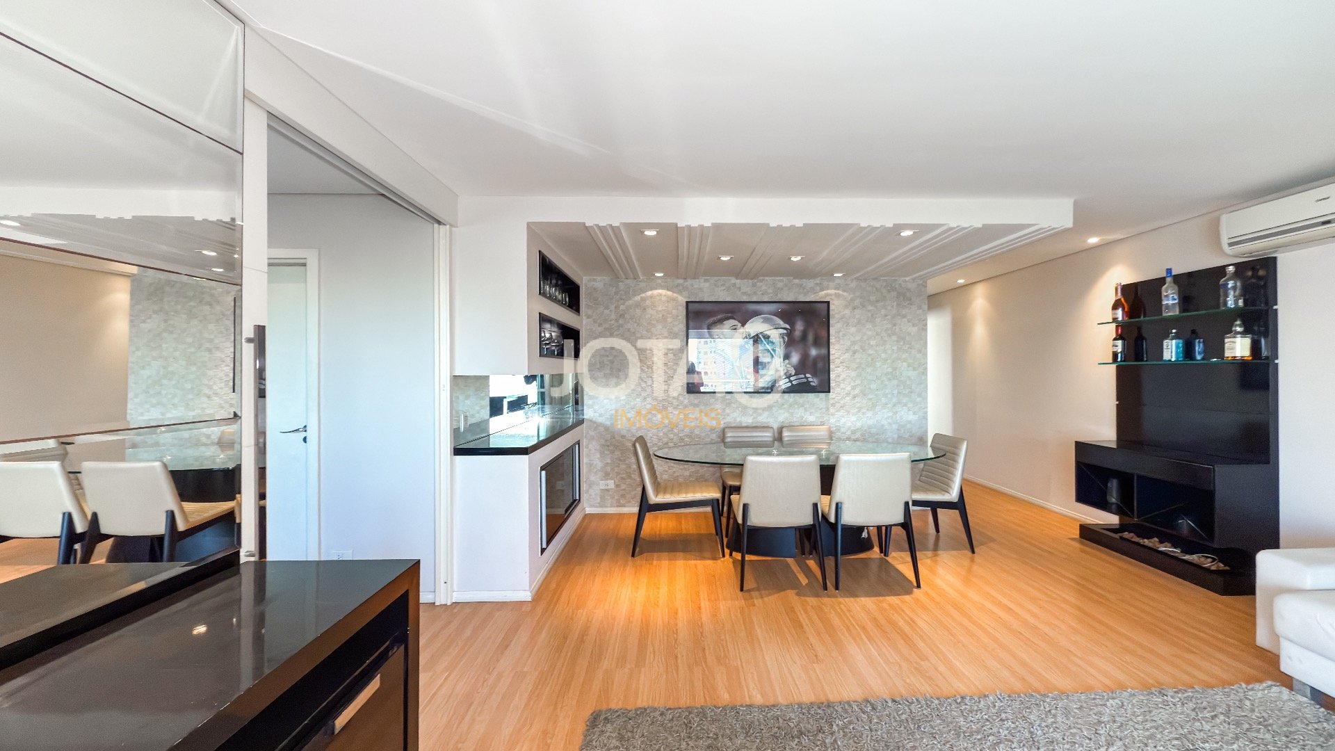APARTAMENTO COM 2 DORMITÓRIO E 2 VAGAS NO ECOVILLE