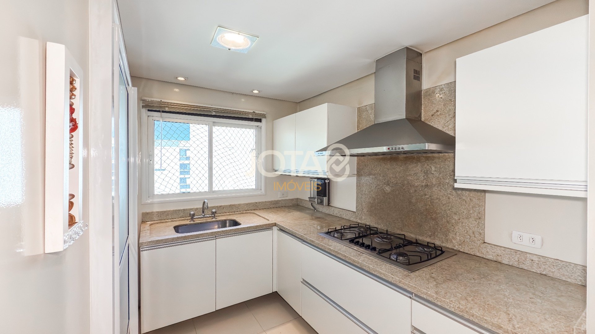 APARTAMENTO COM 2 DORMITÓRIO E 2 VAGAS NO ECOVILLE