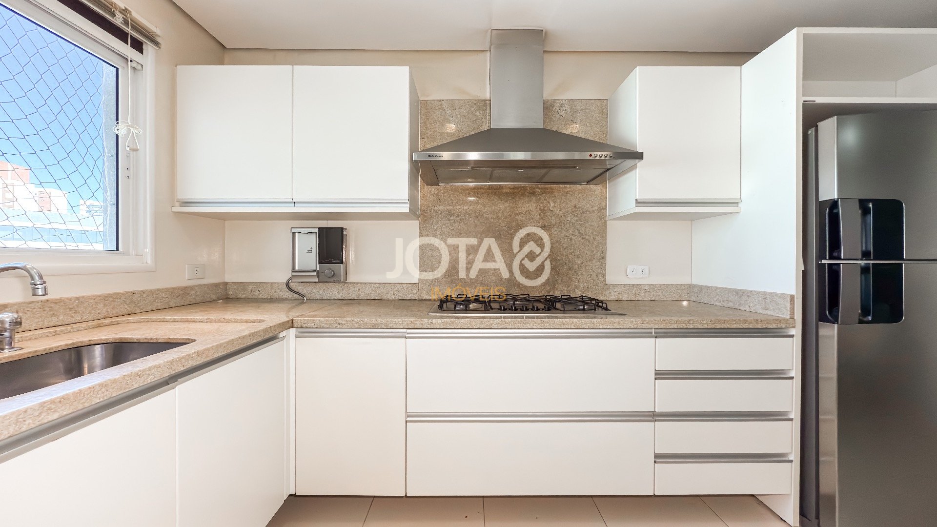 APARTAMENTO COM 2 DORMITÓRIO E 2 VAGAS NO ECOVILLE