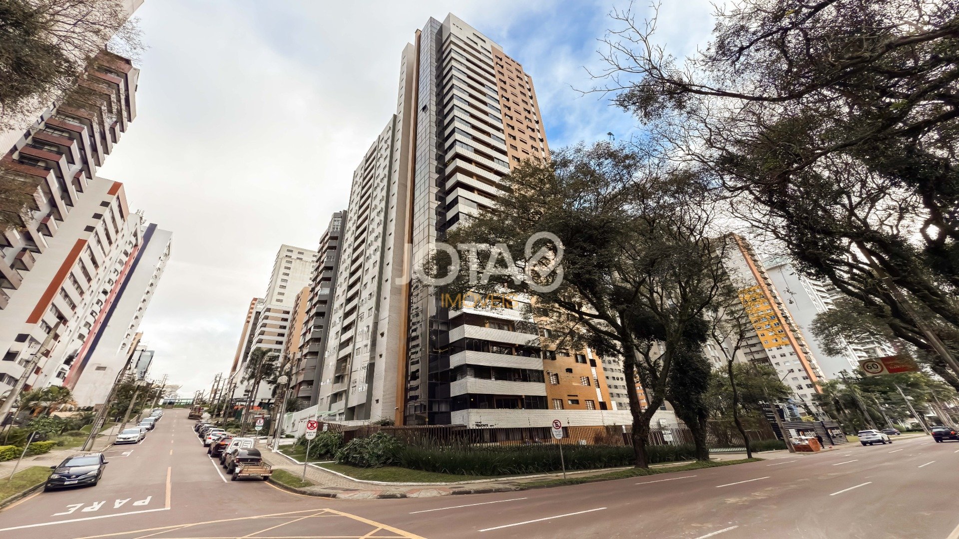 Foto de destaque Apartamento face norte com 4 quartos no bigorrilho