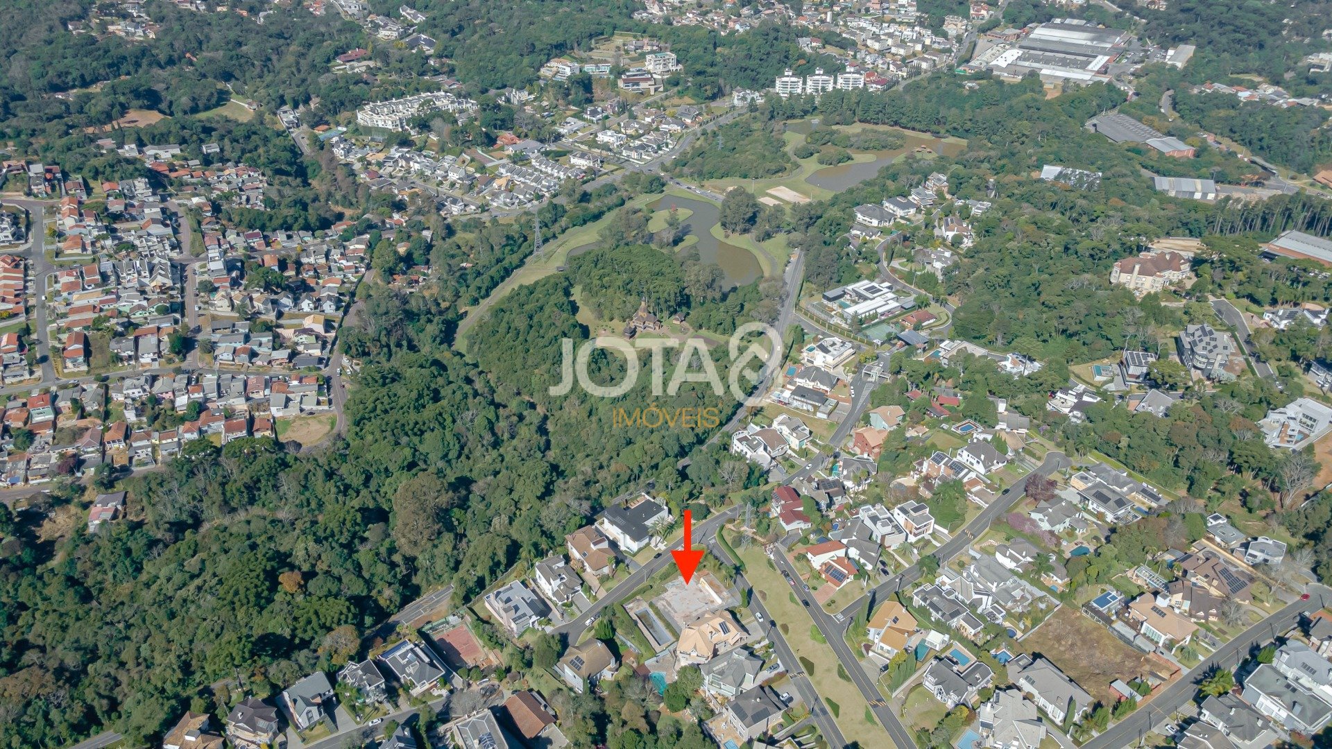 TERRENO EM CONDOMÍNIO NO PARQUE TINGUI