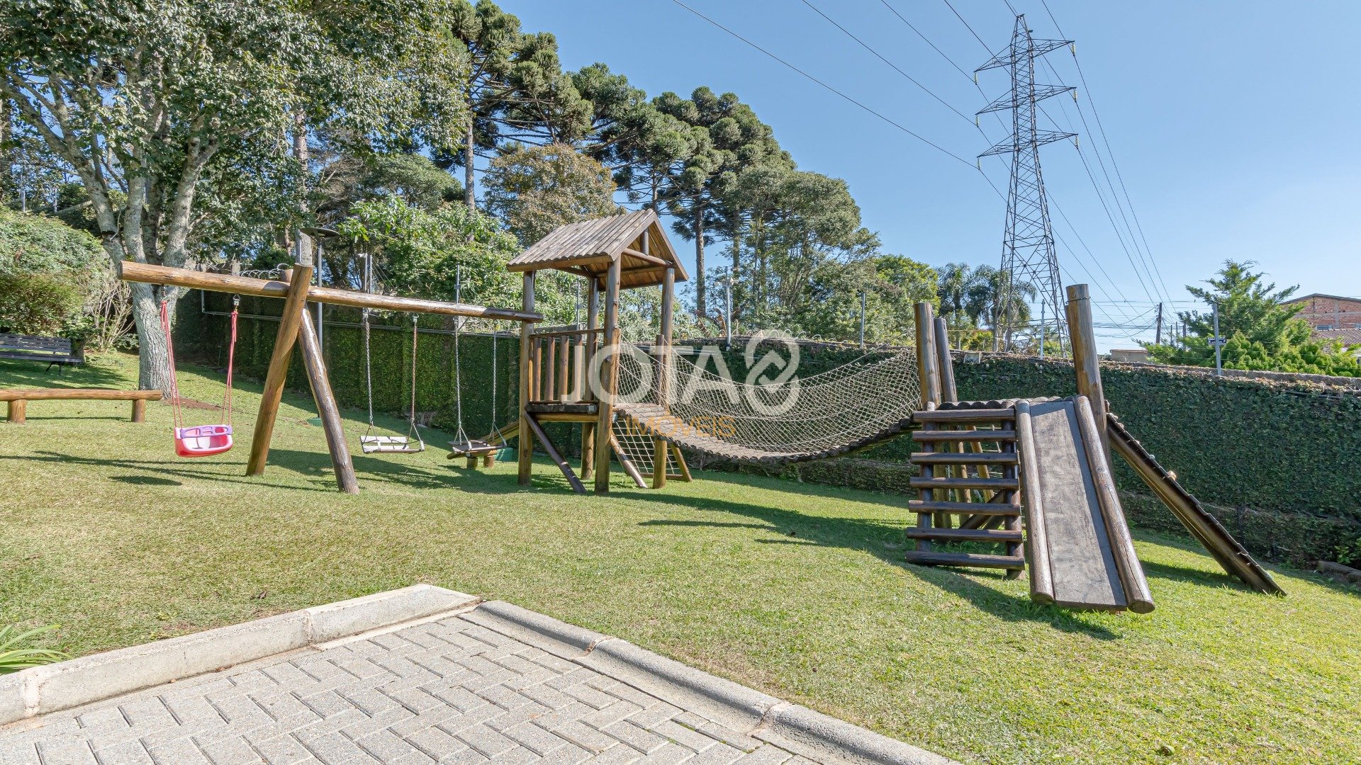 TERRENO EM CONDOMÍNIO NO PARQUE TINGUI
