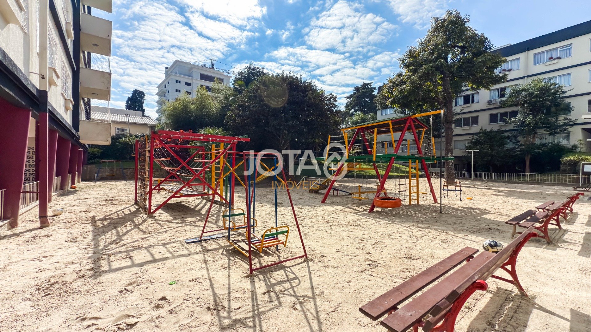 APARTAMENTO 3 QUARTOS E 2 VAGAS PARA RETROFIT