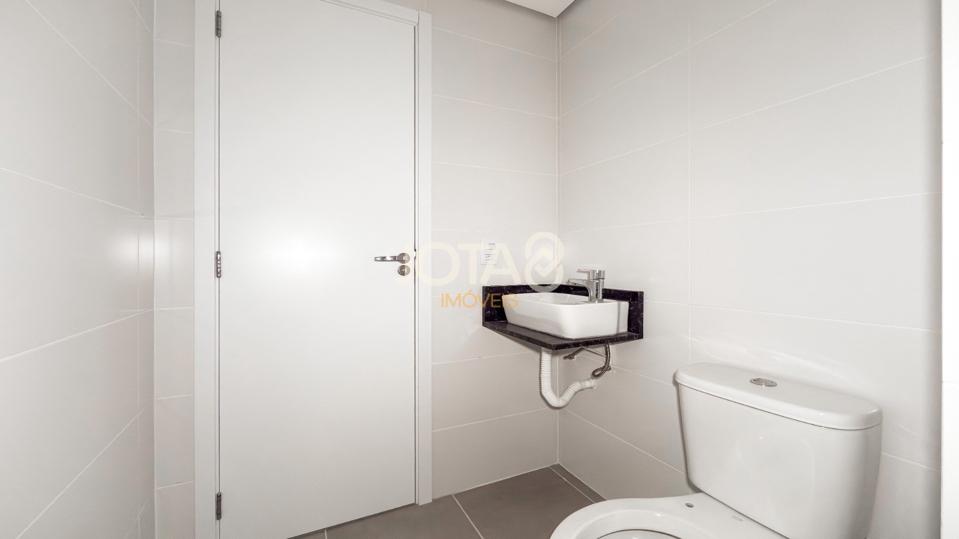STUDIO DE 2 QUARTOS E 1 VAGA DE GARAGEM