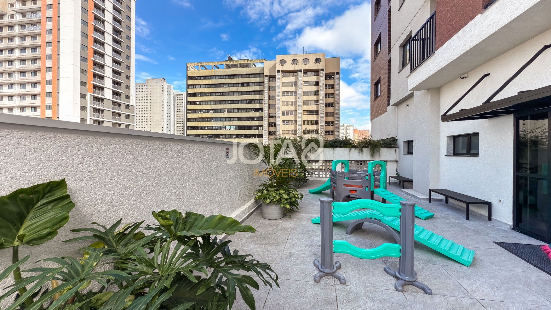 STUDIO DE 2 QUARTOS E 1 VAGA DE GARAGEM