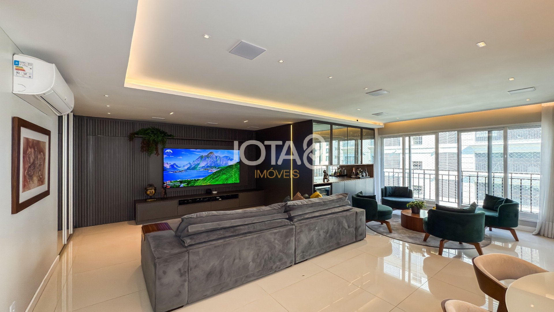 BELISSIMO APARTAMENTO EM CONDOMÍNIO CLUBE COM PISCINA - 3 SUITES