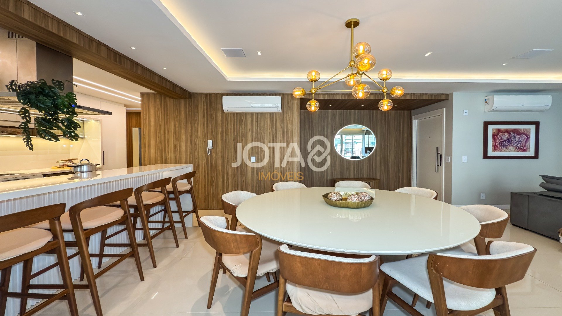 BELISSIMO APARTAMENTO EM CONDOMÍNIO CLUBE COM PISCINA - 3 SUITES