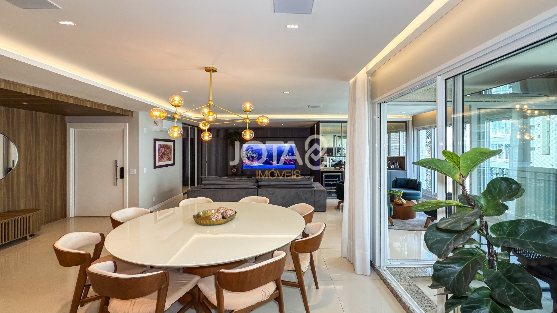 BELISSIMO APARTAMENTO EM CONDOMÍNIO CLUBE COM PISCINA - 3 SUITES
