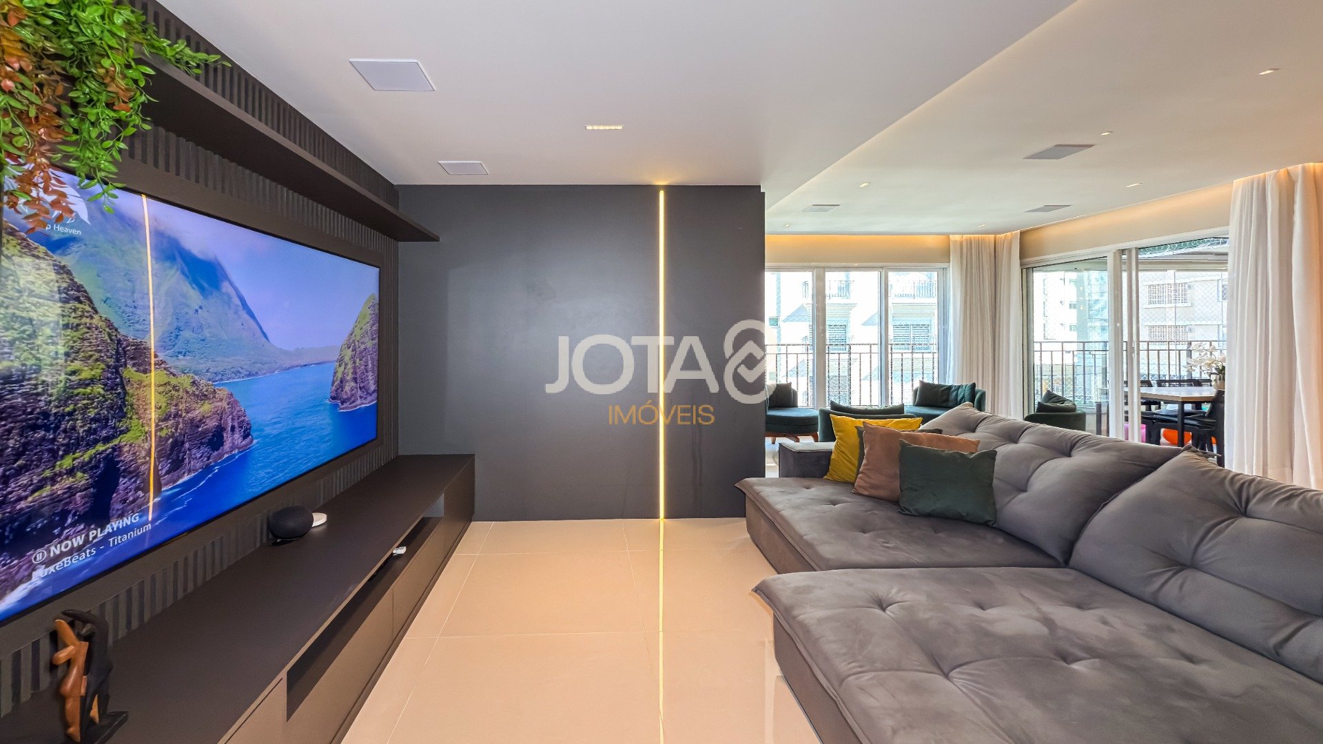 BELISSIMO APARTAMENTO EM CONDOMÍNIO CLUBE COM PISCINA - 3 SUITES