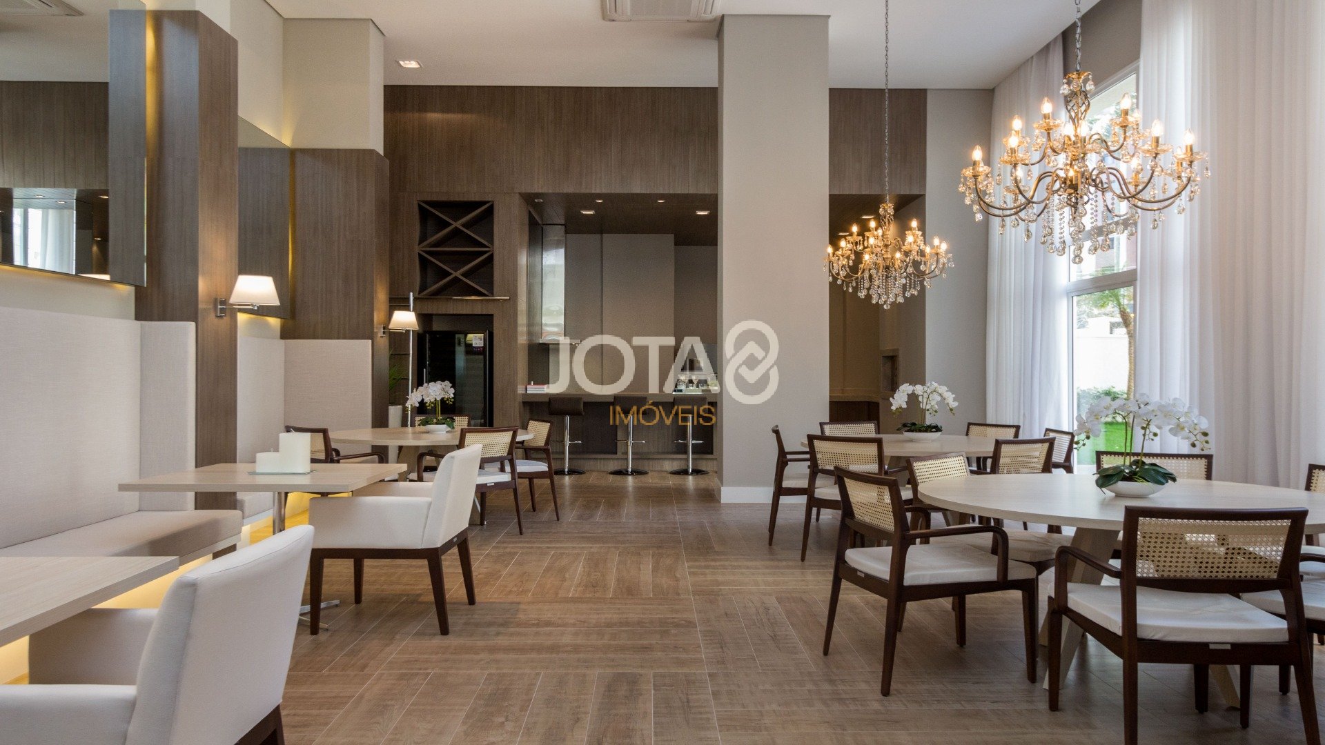 BELISSIMO APARTAMENTO EM CONDOMÍNIO CLUBE COM PISCINA - 3 SUITES