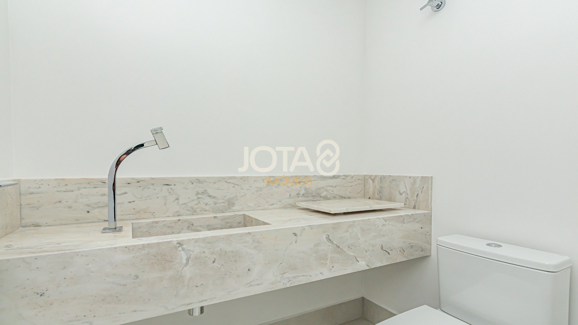APARTAMENTO COM 3 SUÍTES AO LADO DO CLUBE CURITIBANO