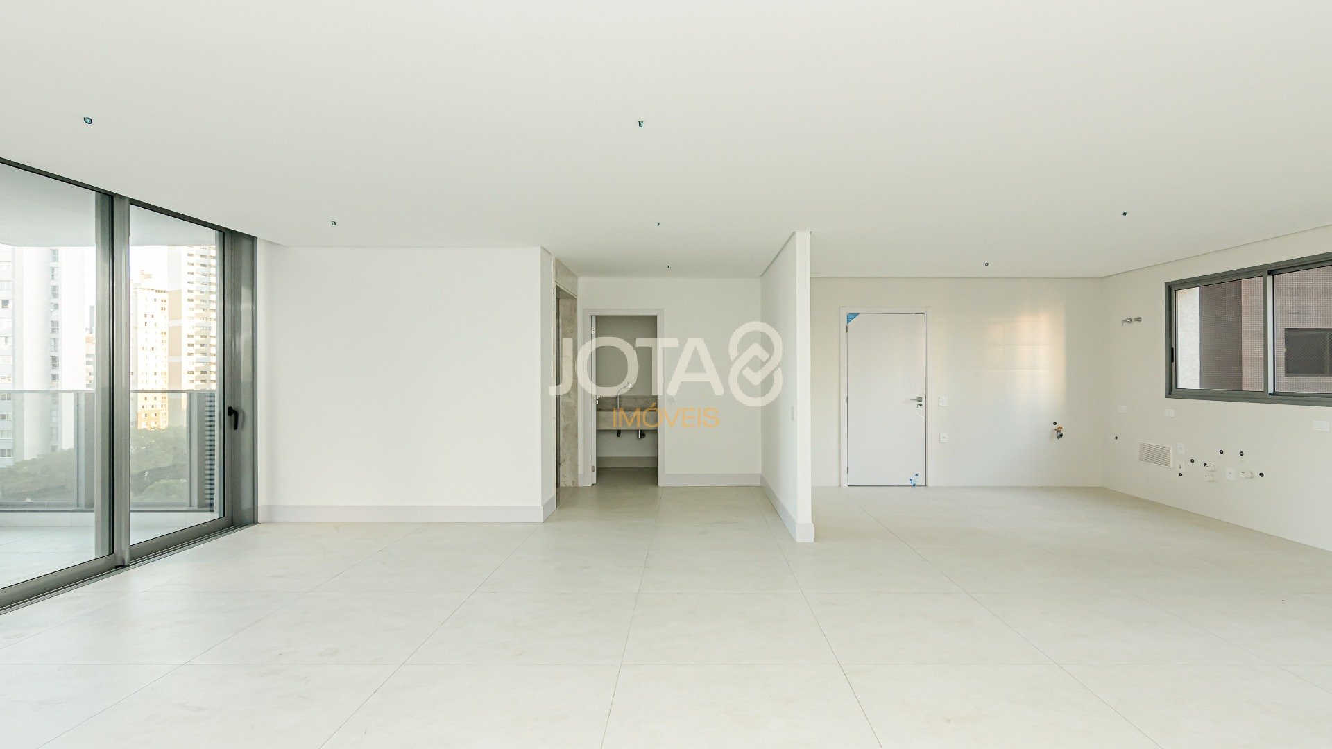APARTAMENTO COM 3 SUÍTES AO LADO DO CLUBE CURITIBANO