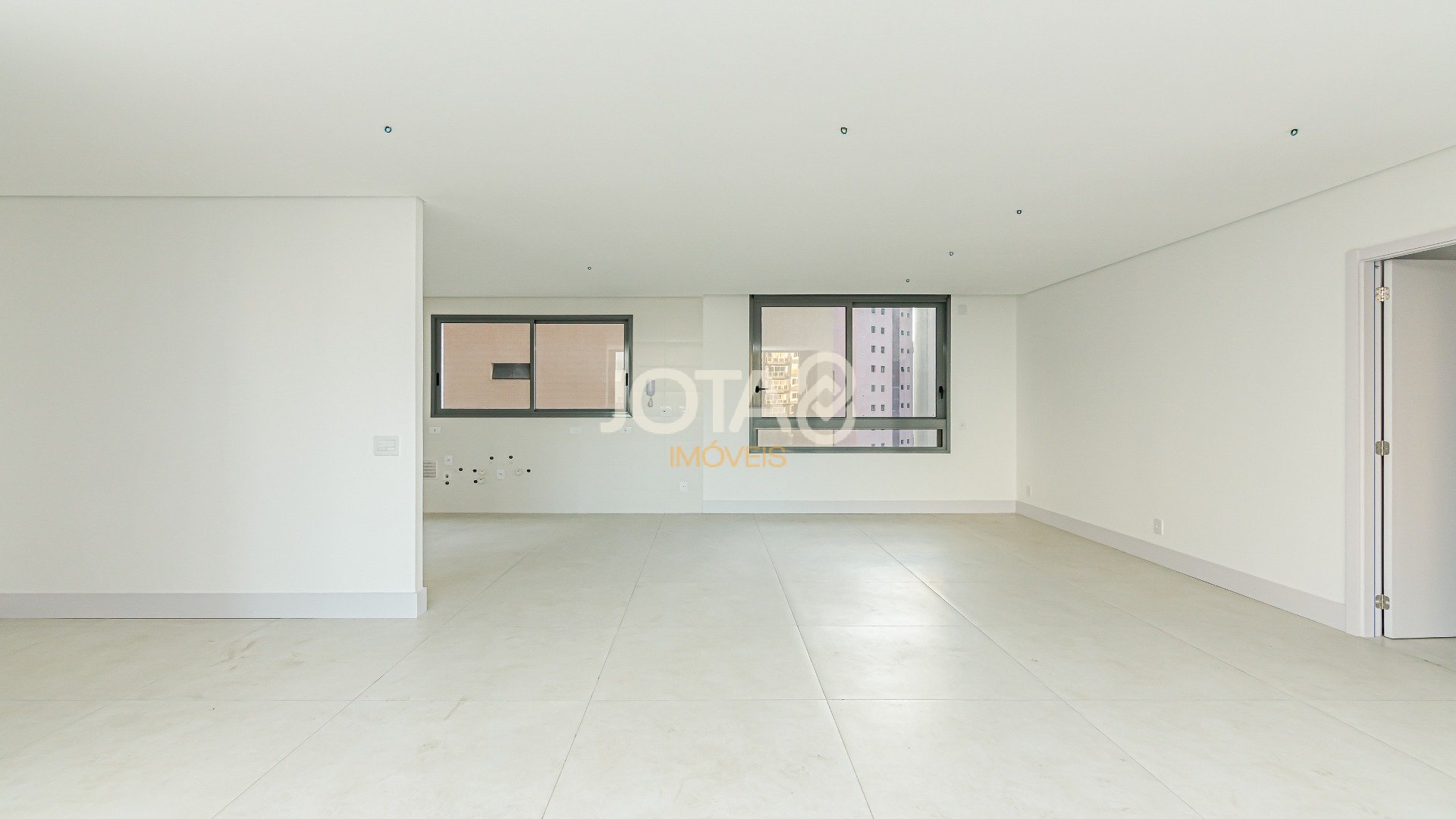 APARTAMENTO COM 3 SUÍTES AO LADO DO CLUBE CURITIBANO