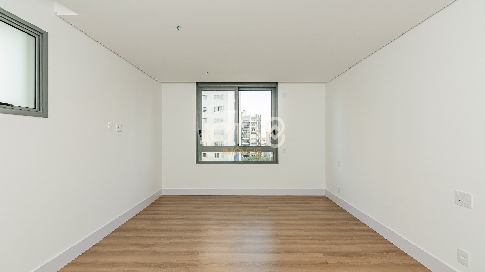 APARTAMENTO COM 3 SUÍTES AO LADO DO CLUBE CURITIBANO