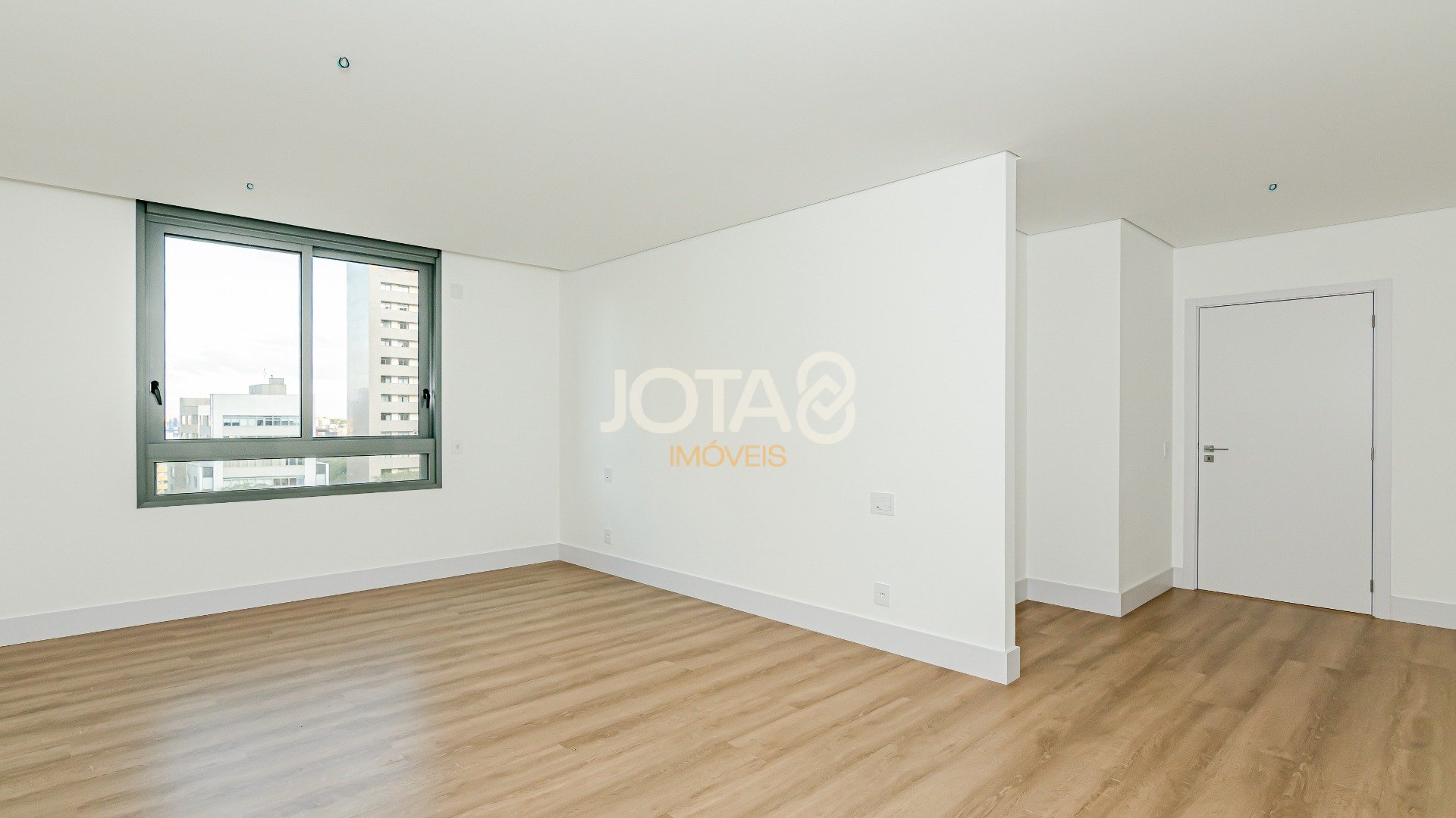 APARTAMENTO COM 3 SUÍTES AO LADO DO CLUBE CURITIBANO