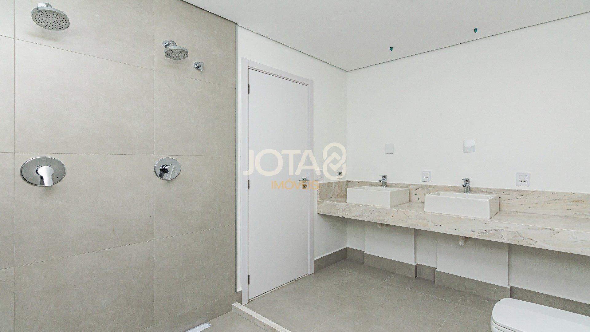 APARTAMENTO COM 3 SUÍTES AO LADO DO CLUBE CURITIBANO