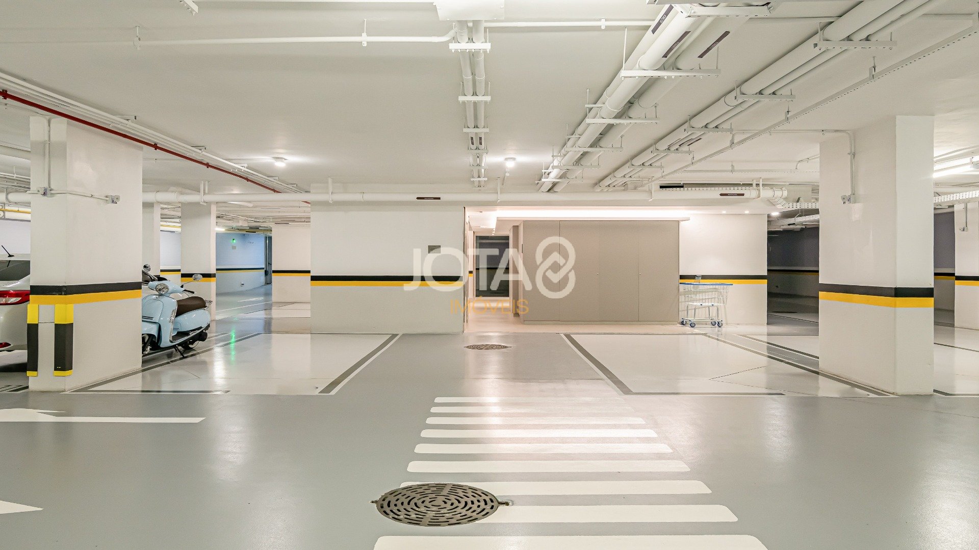 APARTAMENTO COM 3 SUÍTES AO LADO DO CLUBE CURITIBANO