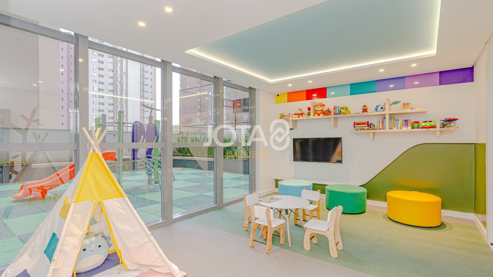 APARTAMENTO COM 3 SUÍTES AO LADO DO CLUBE CURITIBANO