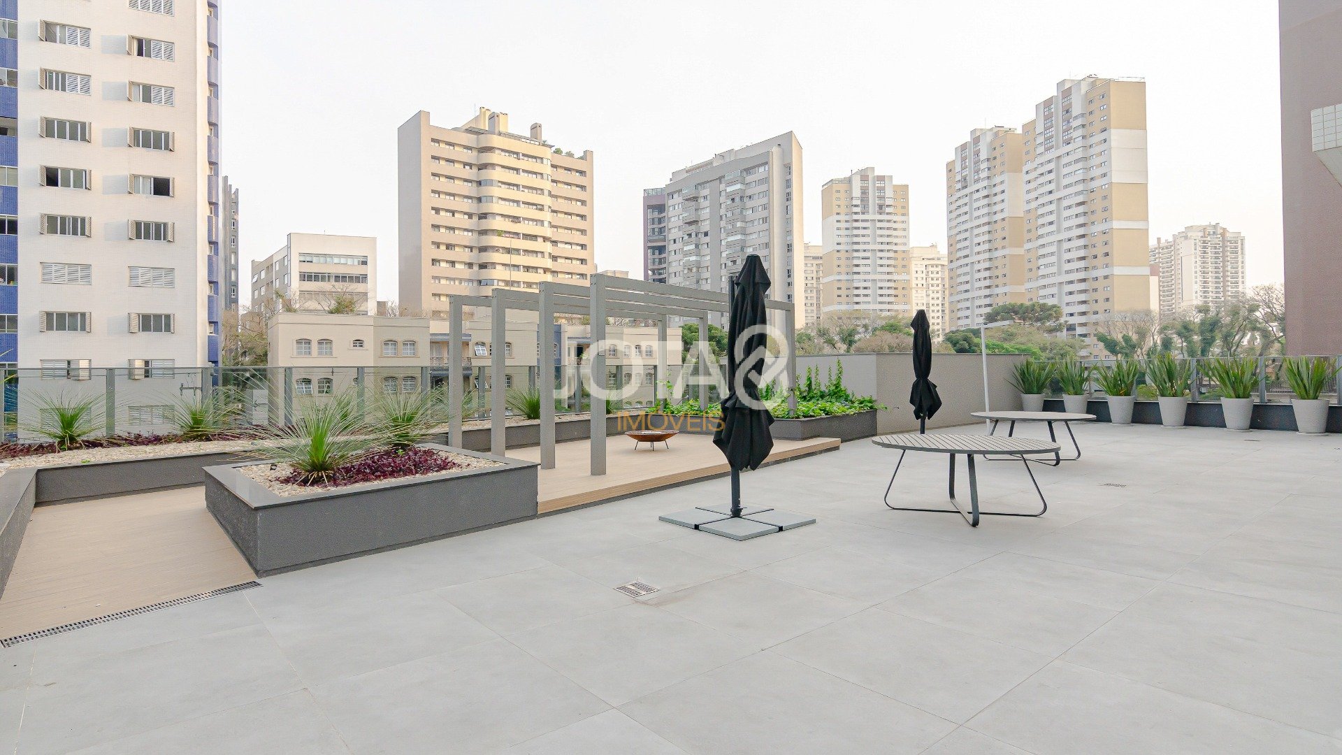 APARTAMENTO COM 3 SUÍTES AO LADO DO CLUBE CURITIBANO