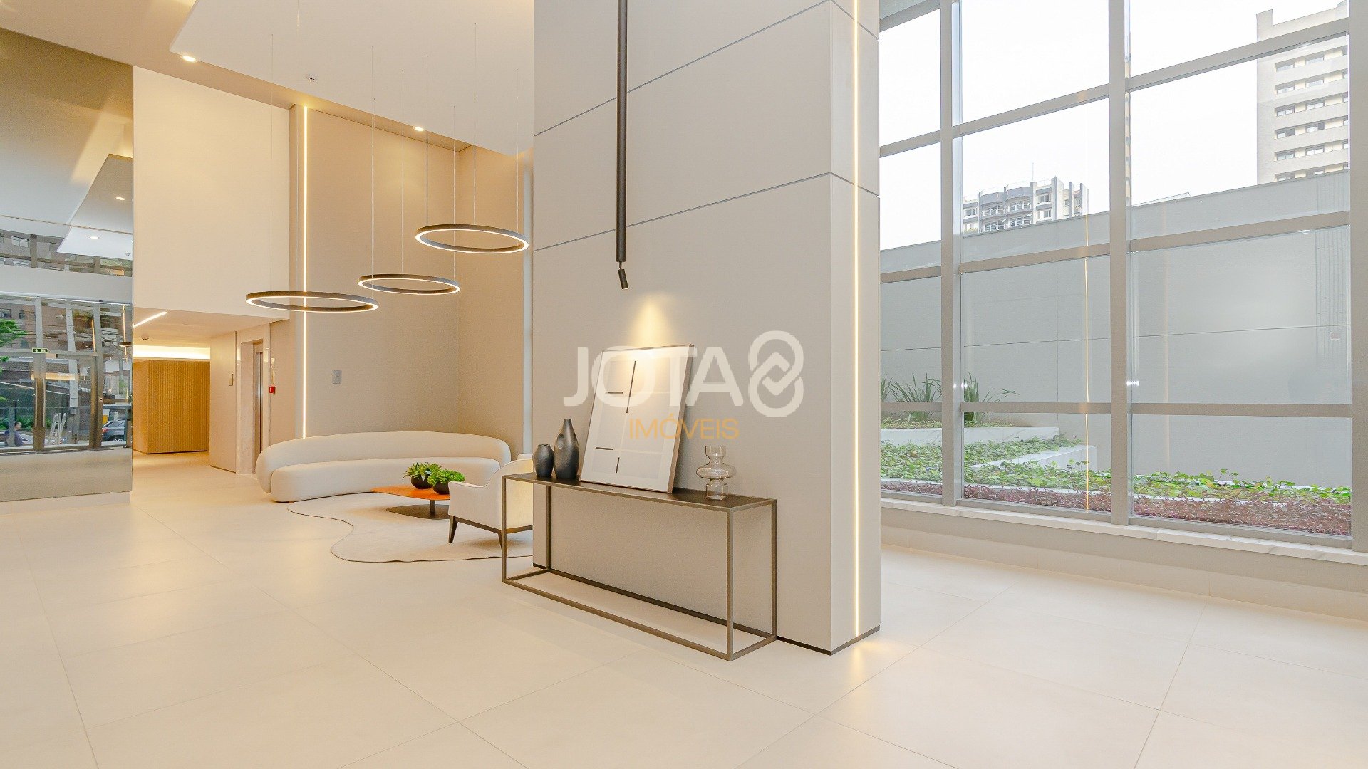 APARTAMENTO COM 3 SUÍTES AO LADO DO CLUBE CURITIBANO