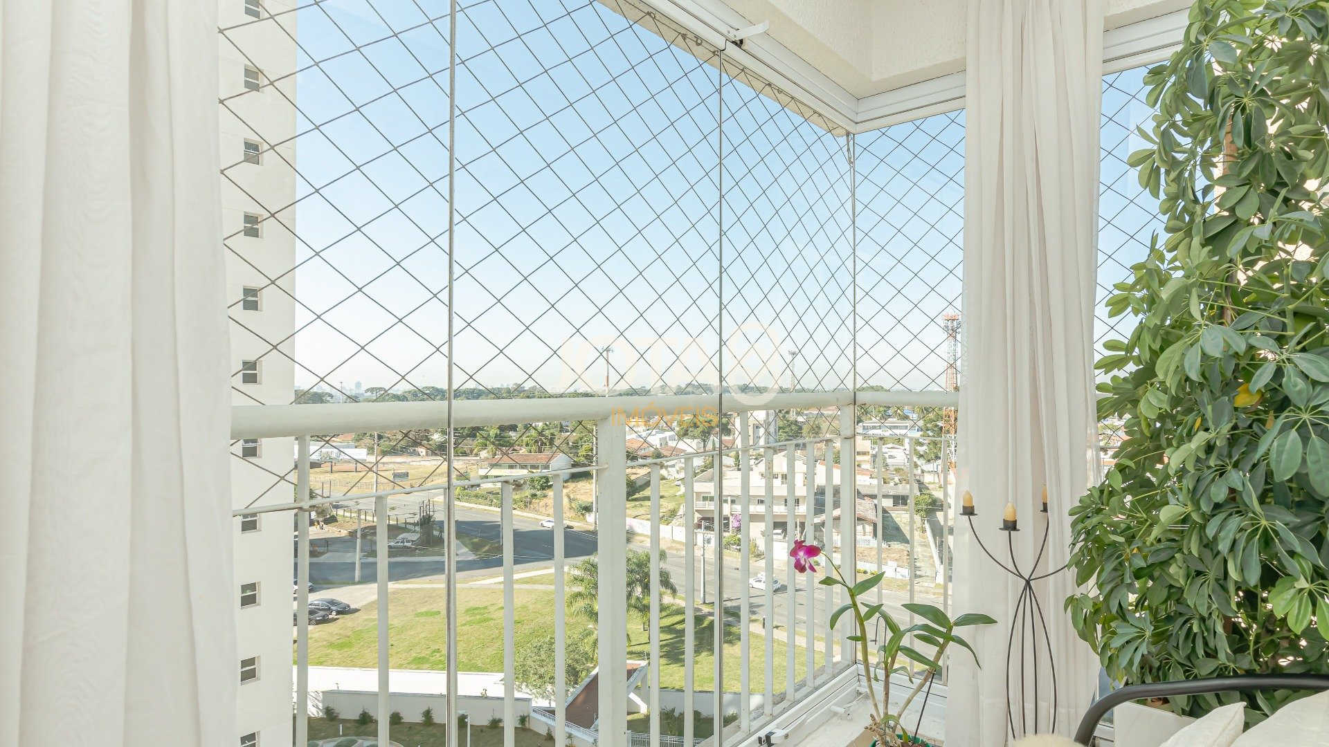APARTAMENTO ENSOLARADO NO ECOVILLE, PRÉDIO CLUBE