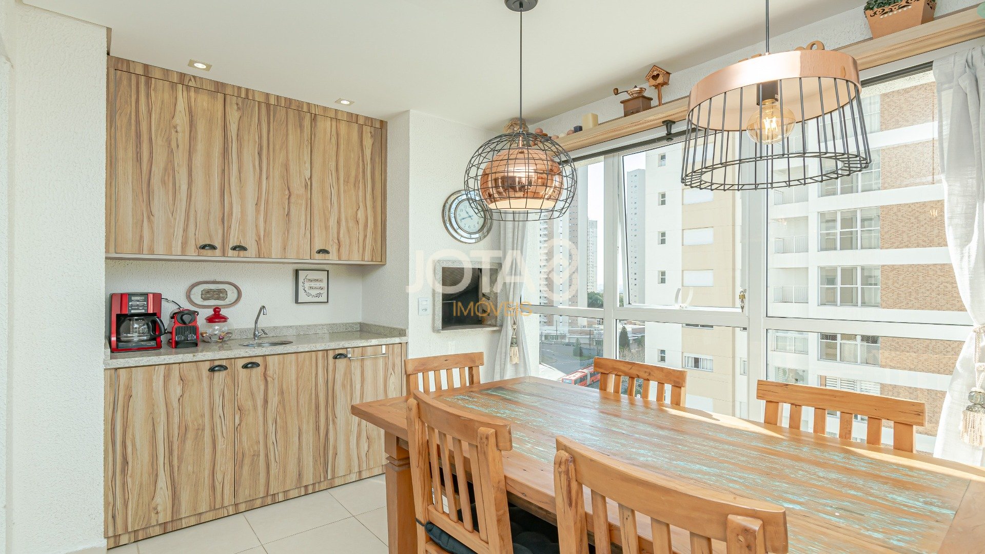 APARTAMENTO ENSOLARADO NO ECOVILLE, PRÉDIO CLUBE
