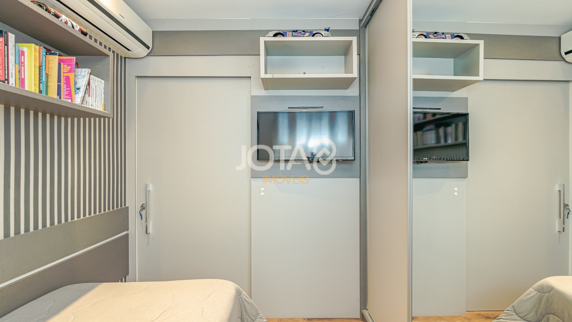 APARTAMENTO ENSOLARADO NO ECOVILLE, PRÉDIO CLUBE