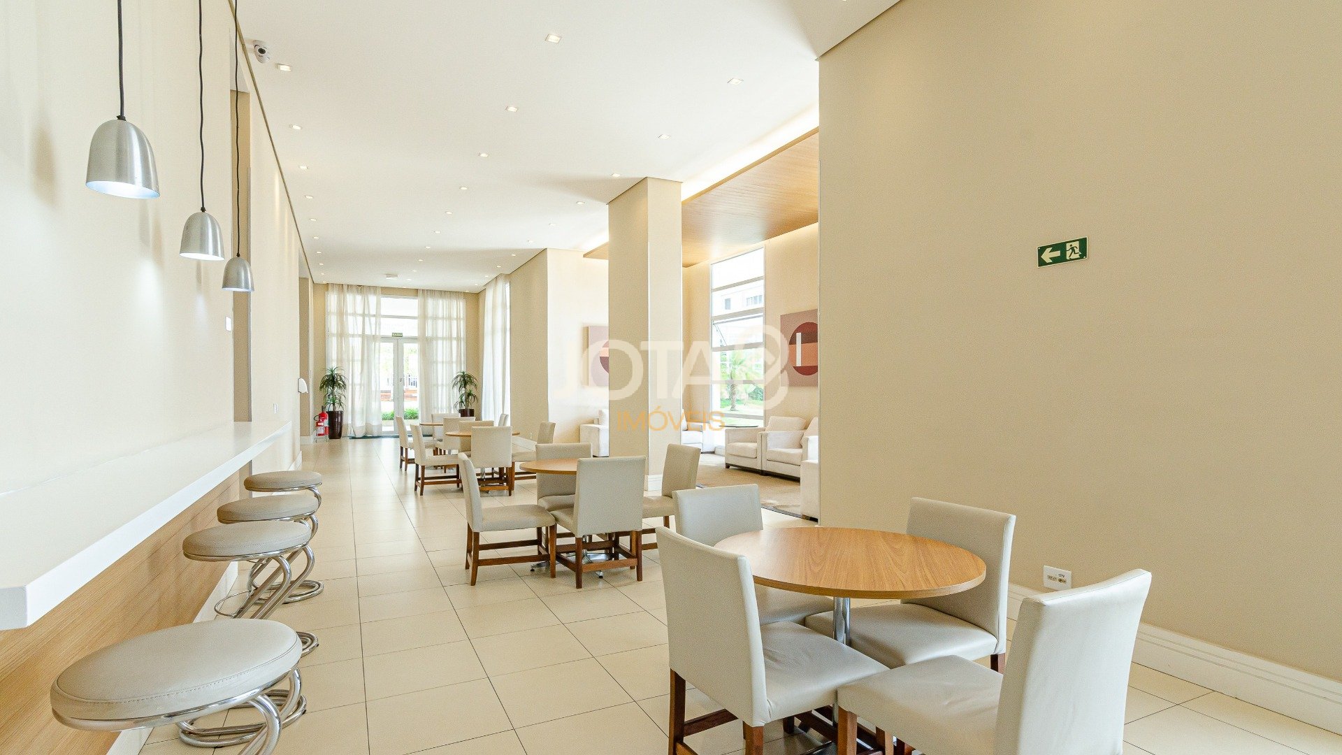 APARTAMENTO ENSOLARADO NO ECOVILLE, PRÉDIO CLUBE
