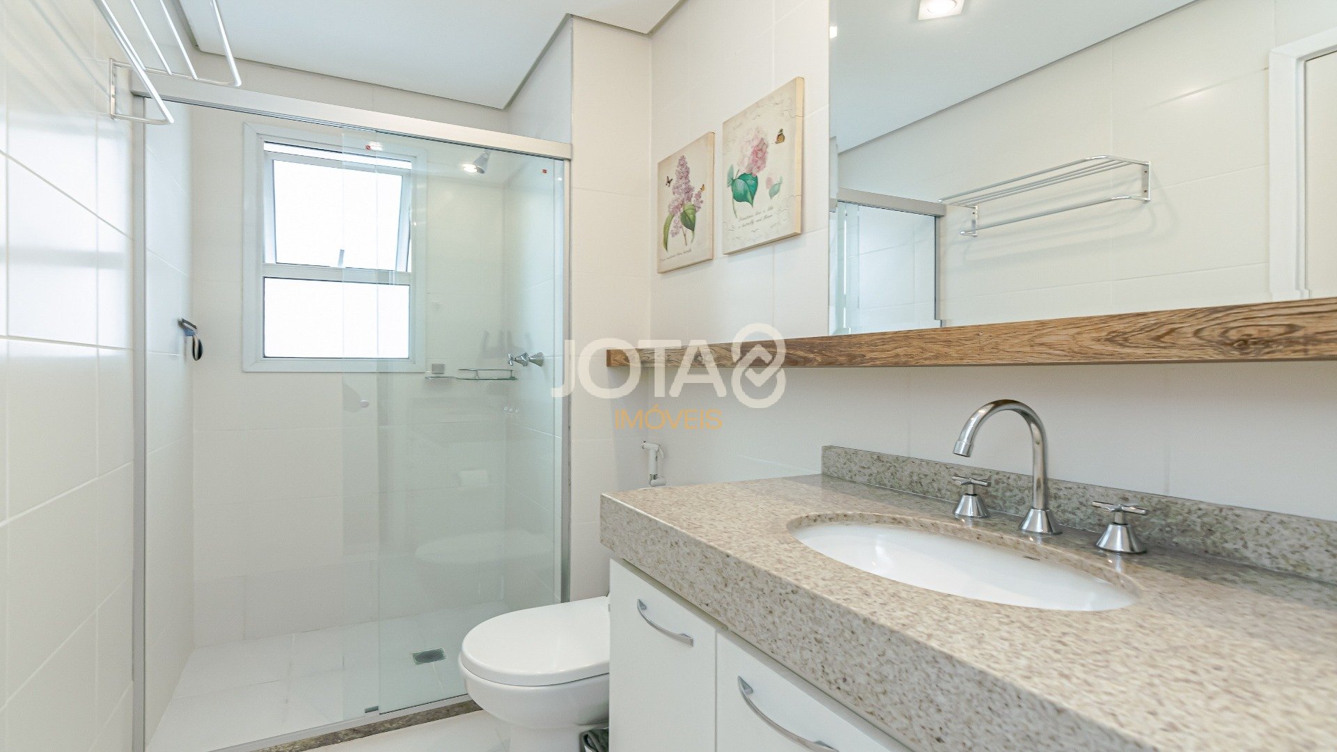 APARTAMENTO ENSOLARADO NO ECOVILLE, PRÉDIO CLUBE