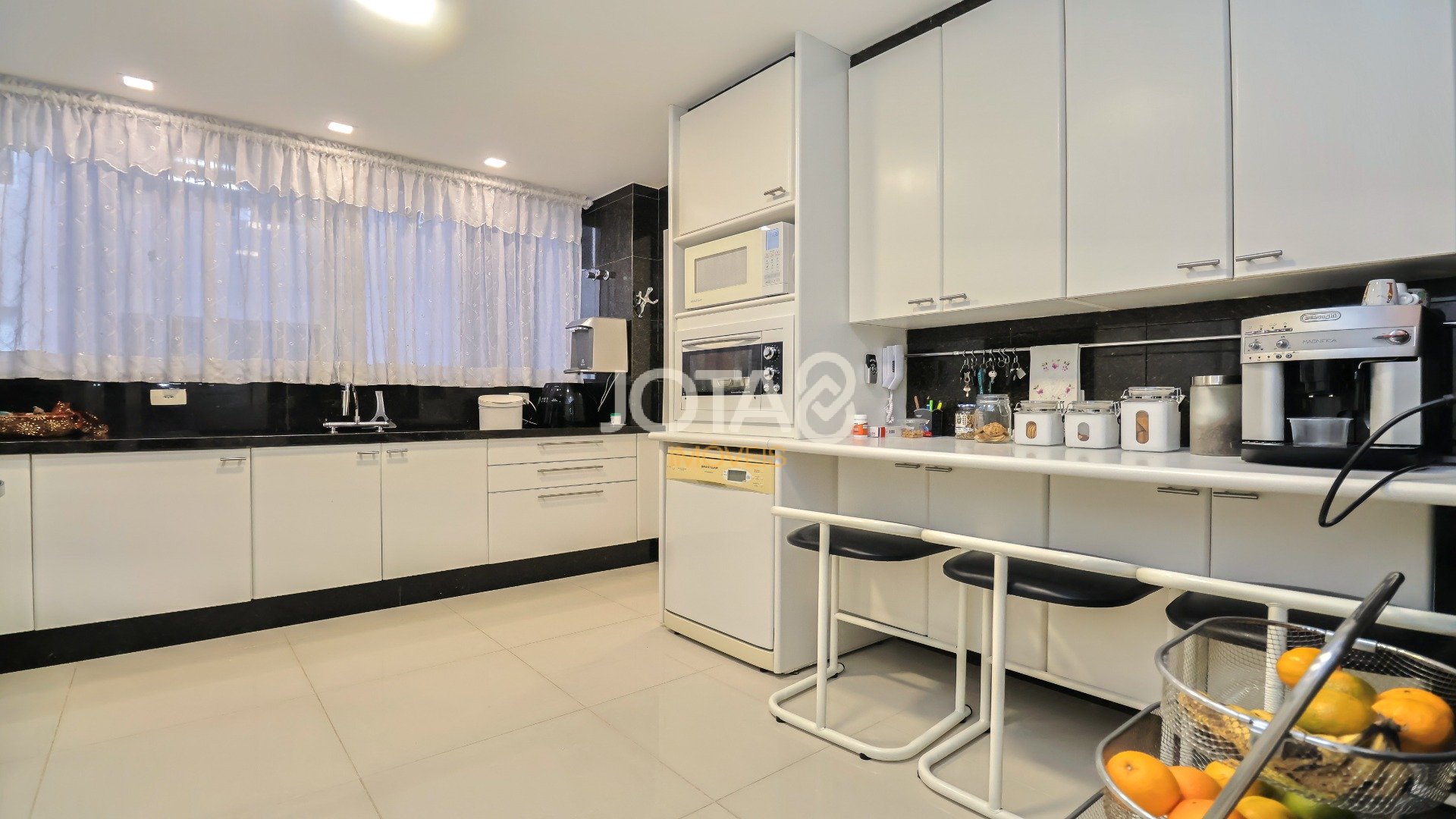 APARTAMENTO 4 QUARTOS NO BATEL!