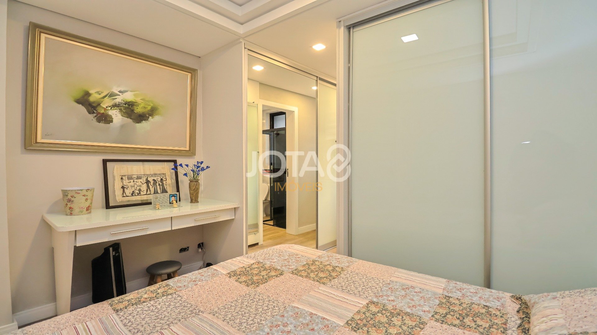 APARTAMENTO 4 QUARTOS NO BATEL!
