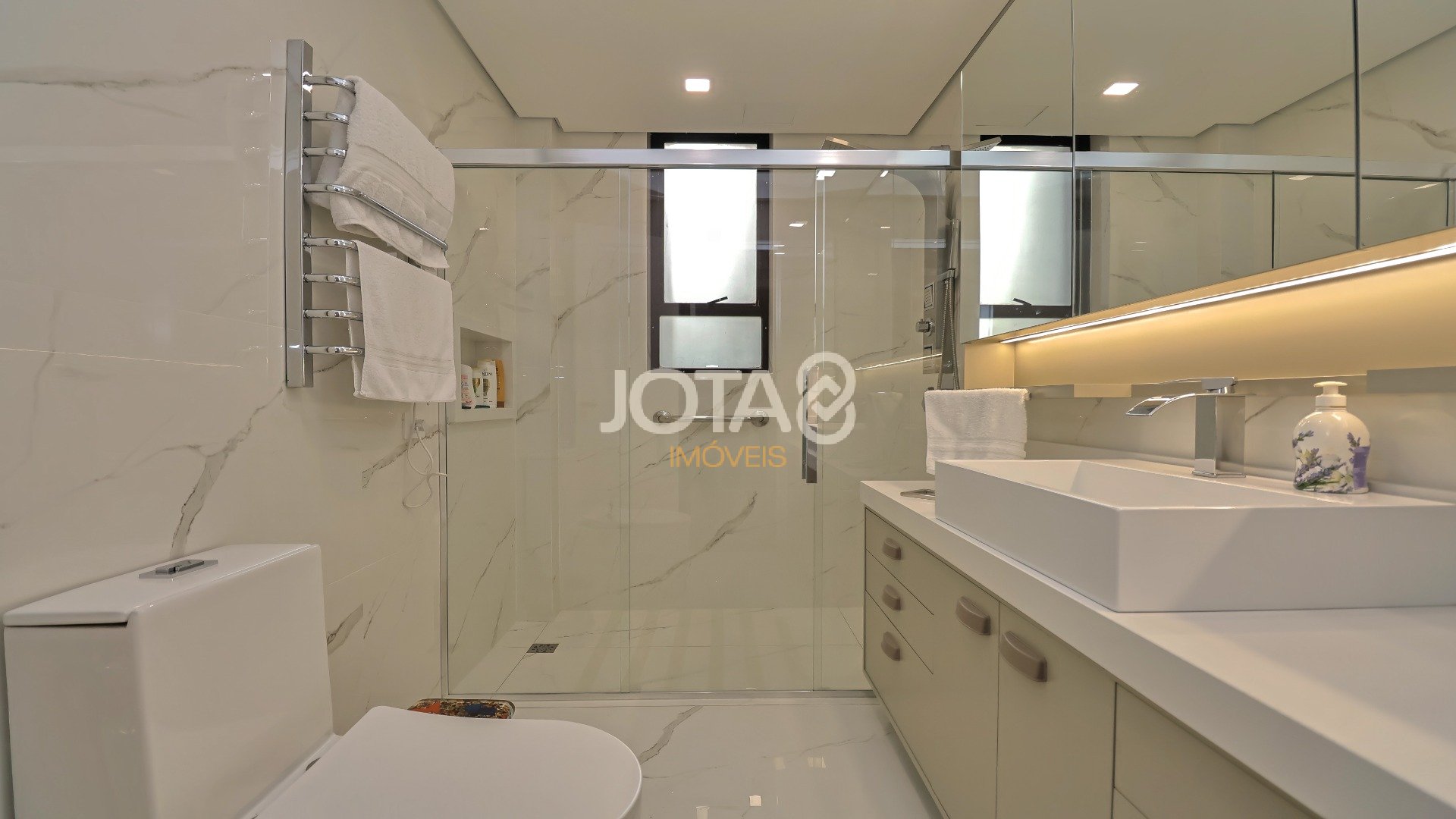 APARTAMENTO 4 QUARTOS NO BATEL!