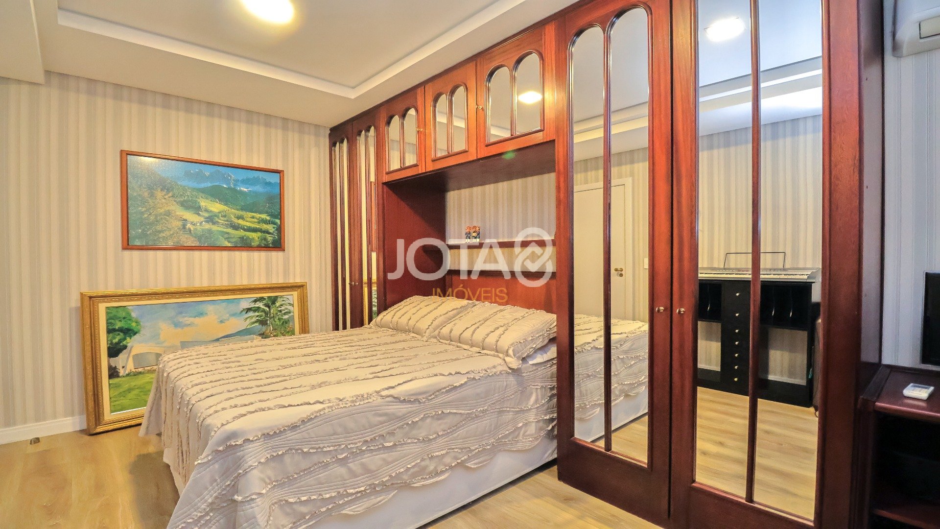 APARTAMENTO 4 QUARTOS NO BATEL!