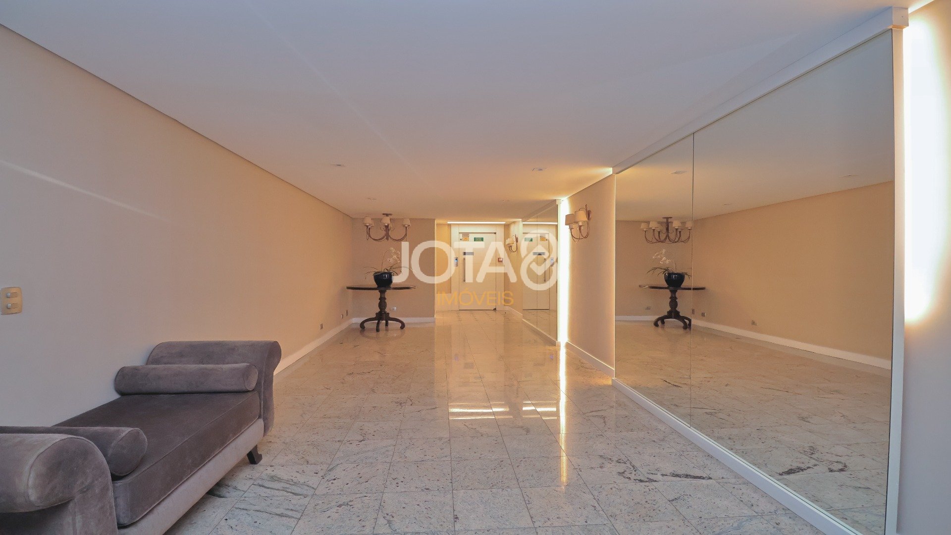 APARTAMENTO 4 QUARTOS NO BATEL!