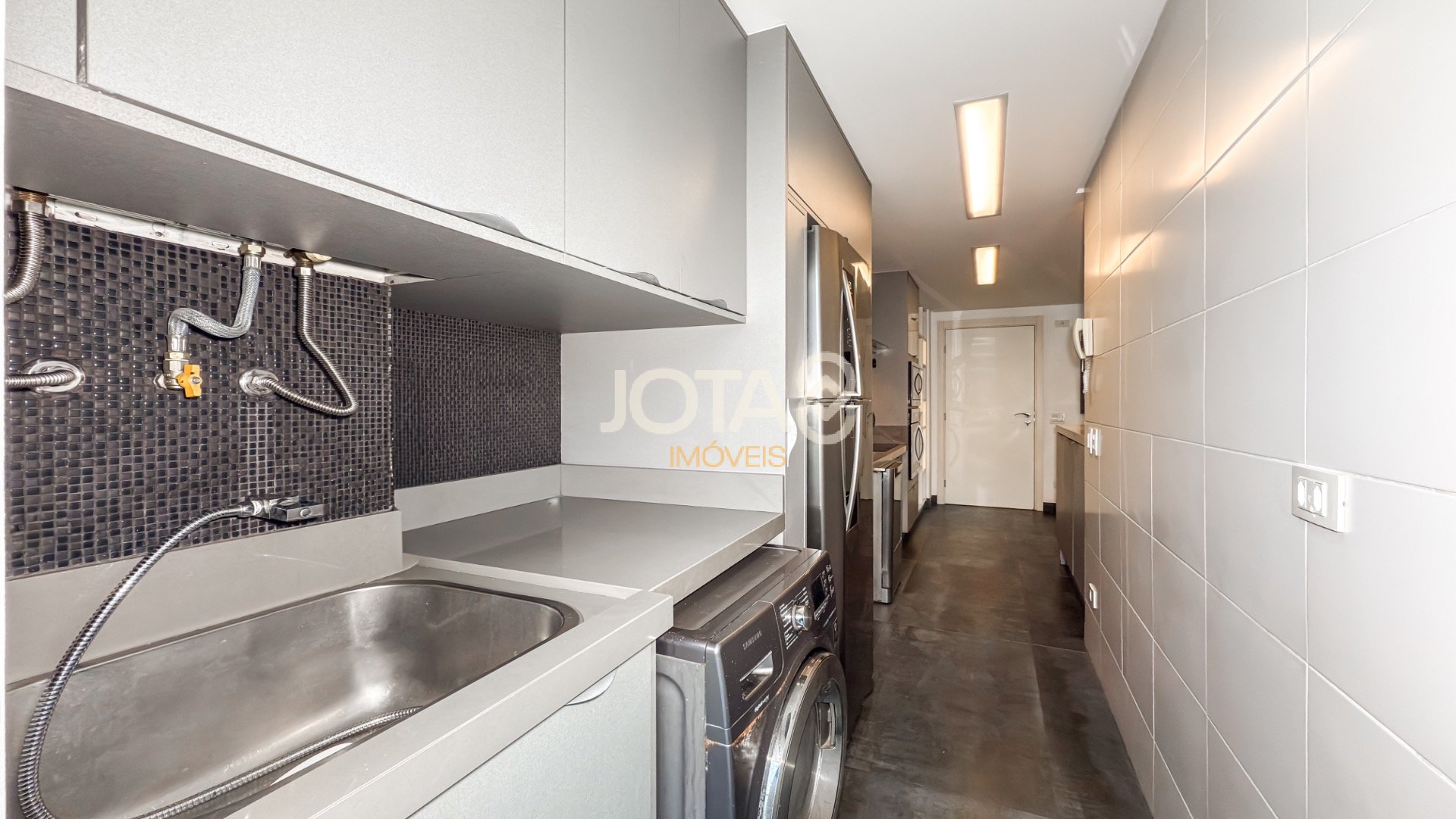 APARTAMENTO COM 3 QUARTOS E UMA SUÍTE NO BIGORRILHO