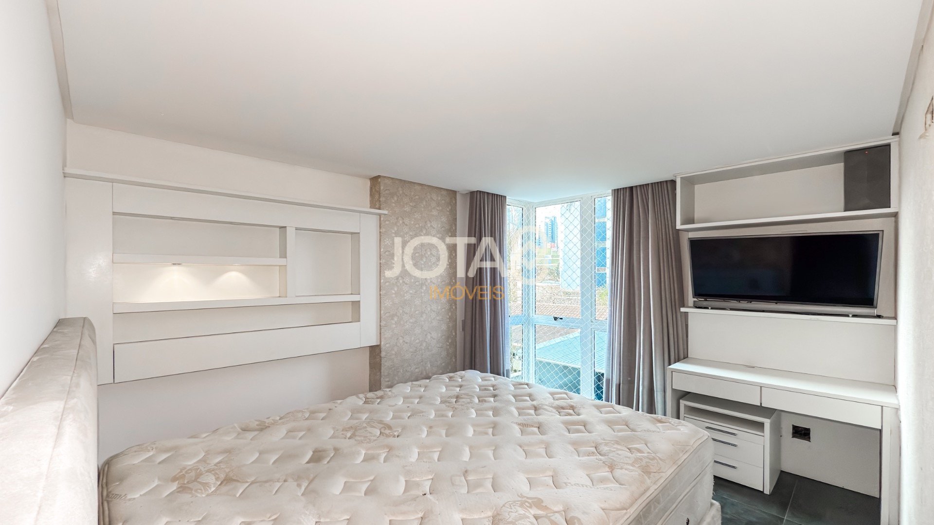 APARTAMENTO COM 3 QUARTOS E UMA SUÍTE NO BIGORRILHO