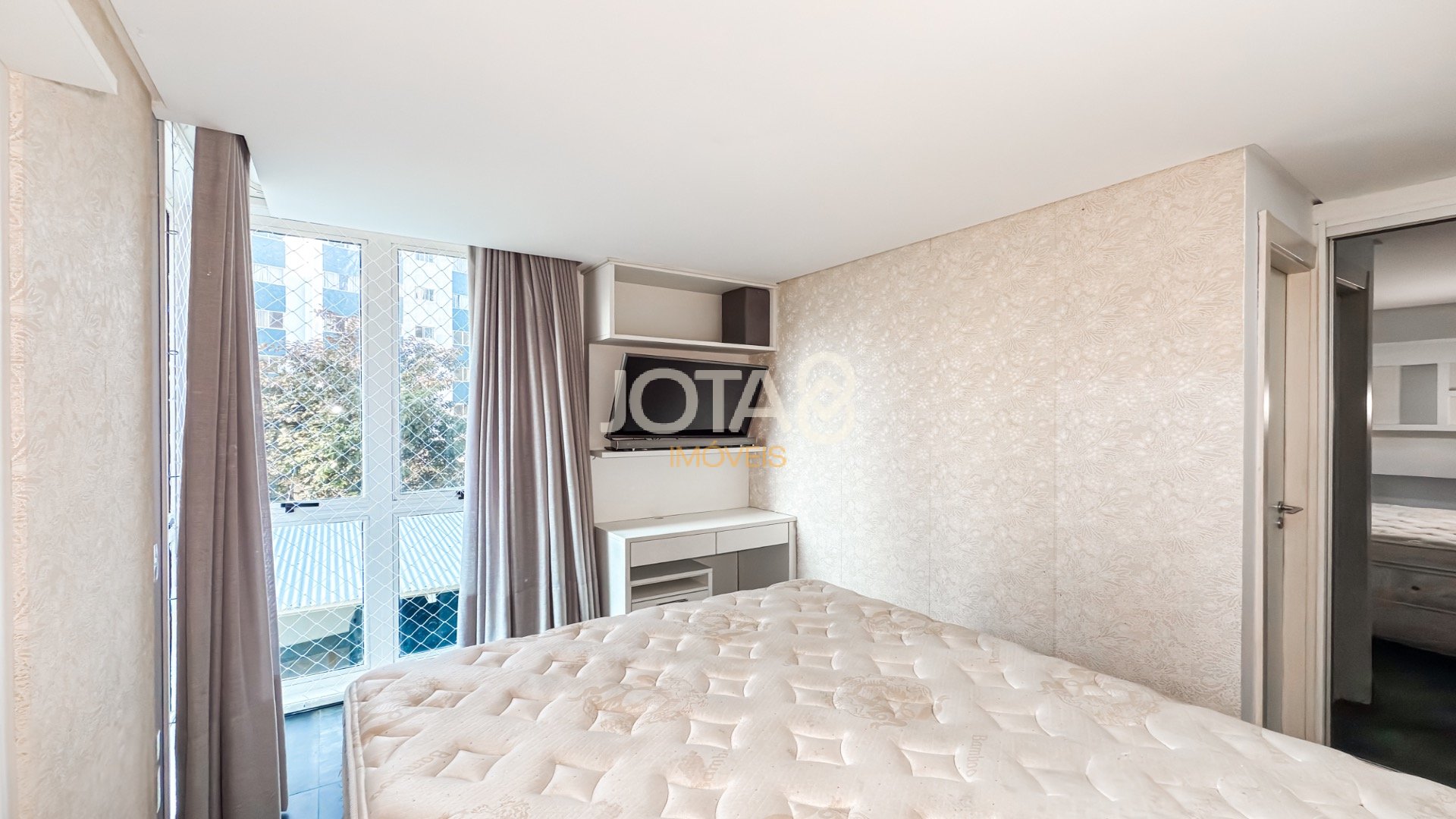APARTAMENTO COM 3 QUARTOS E UMA SUÍTE NO BIGORRILHO