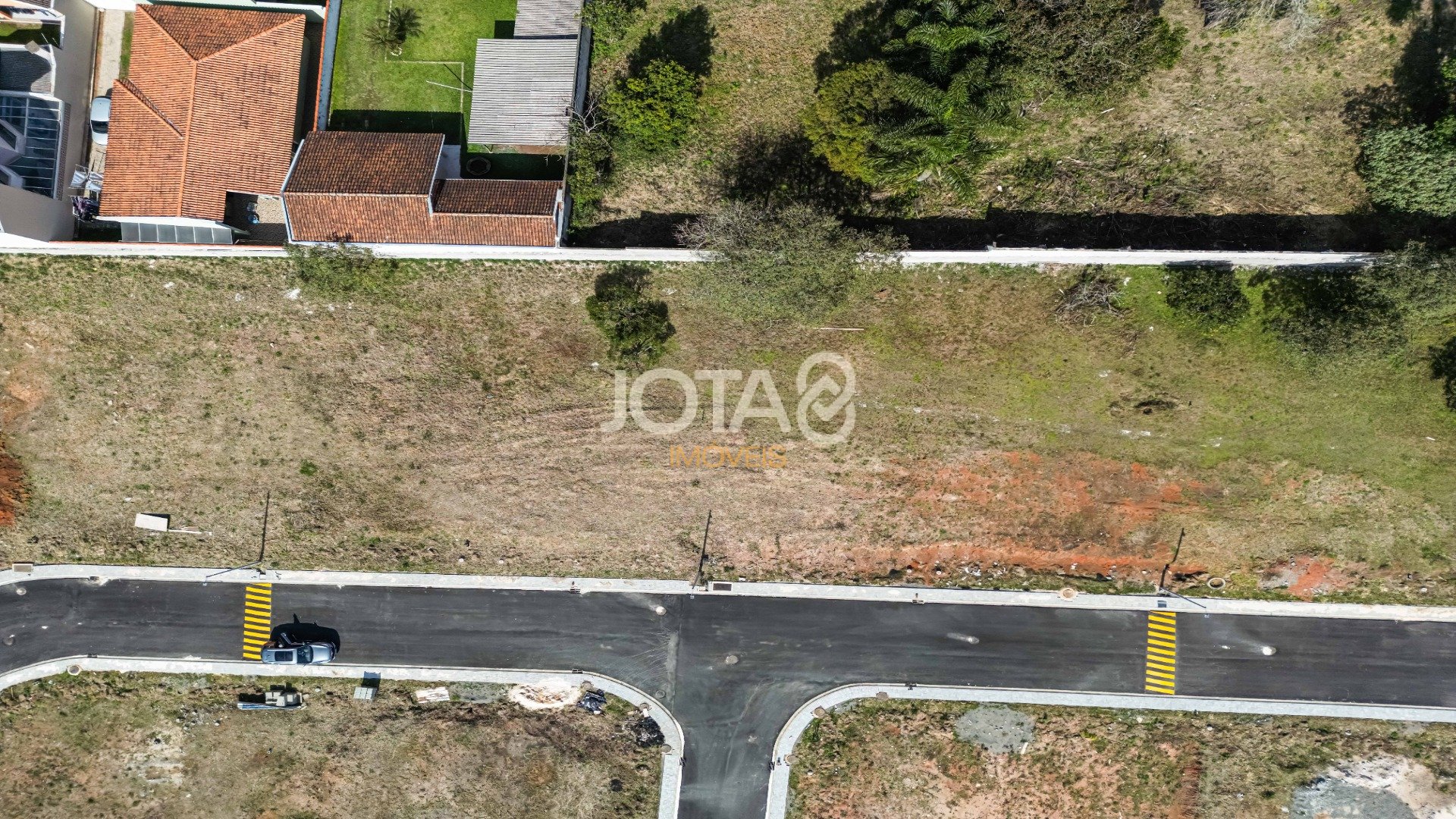 TERRENO EXCLUSIVO EM CONDOMÍNIO FECHADO EM SANTA FELICIDADE