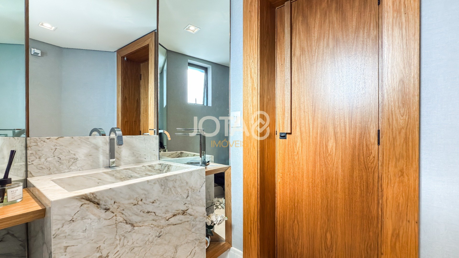APARTAMENTO IMPECÁVEL COM 3 QUARTOS NO BATEL!!