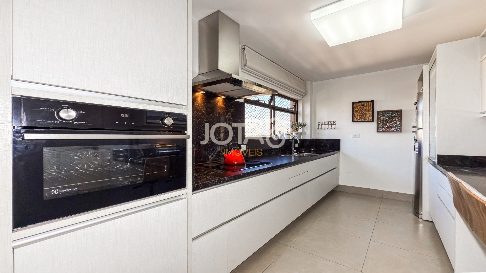 APARTAMENTO IMPECÁVEL COM 3 QUARTOS NO BATEL!!