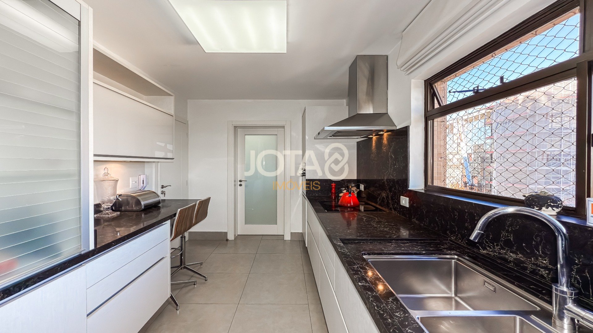 APARTAMENTO IMPECÁVEL COM 3 QUARTOS NO BATEL!!