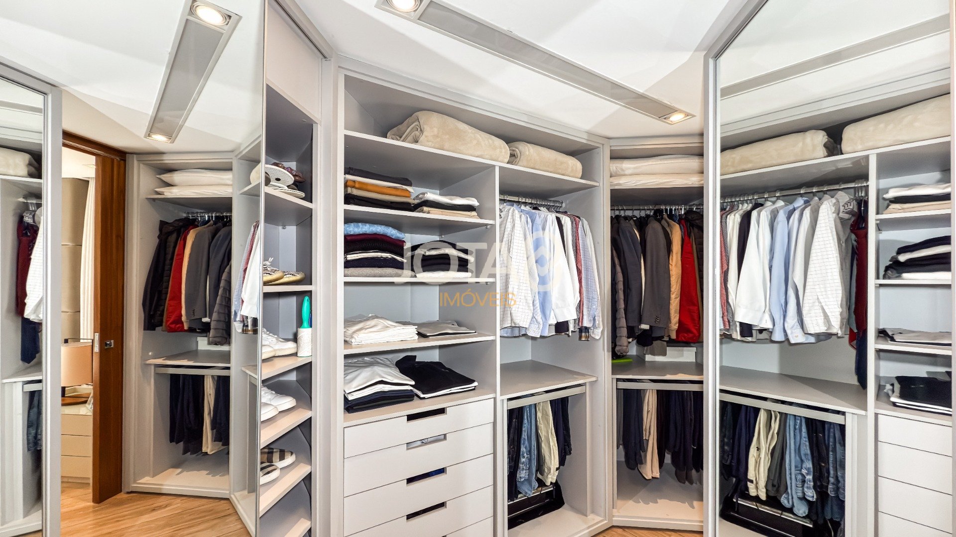 APARTAMENTO IMPECÁVEL COM 3 QUARTOS NO BATEL!!