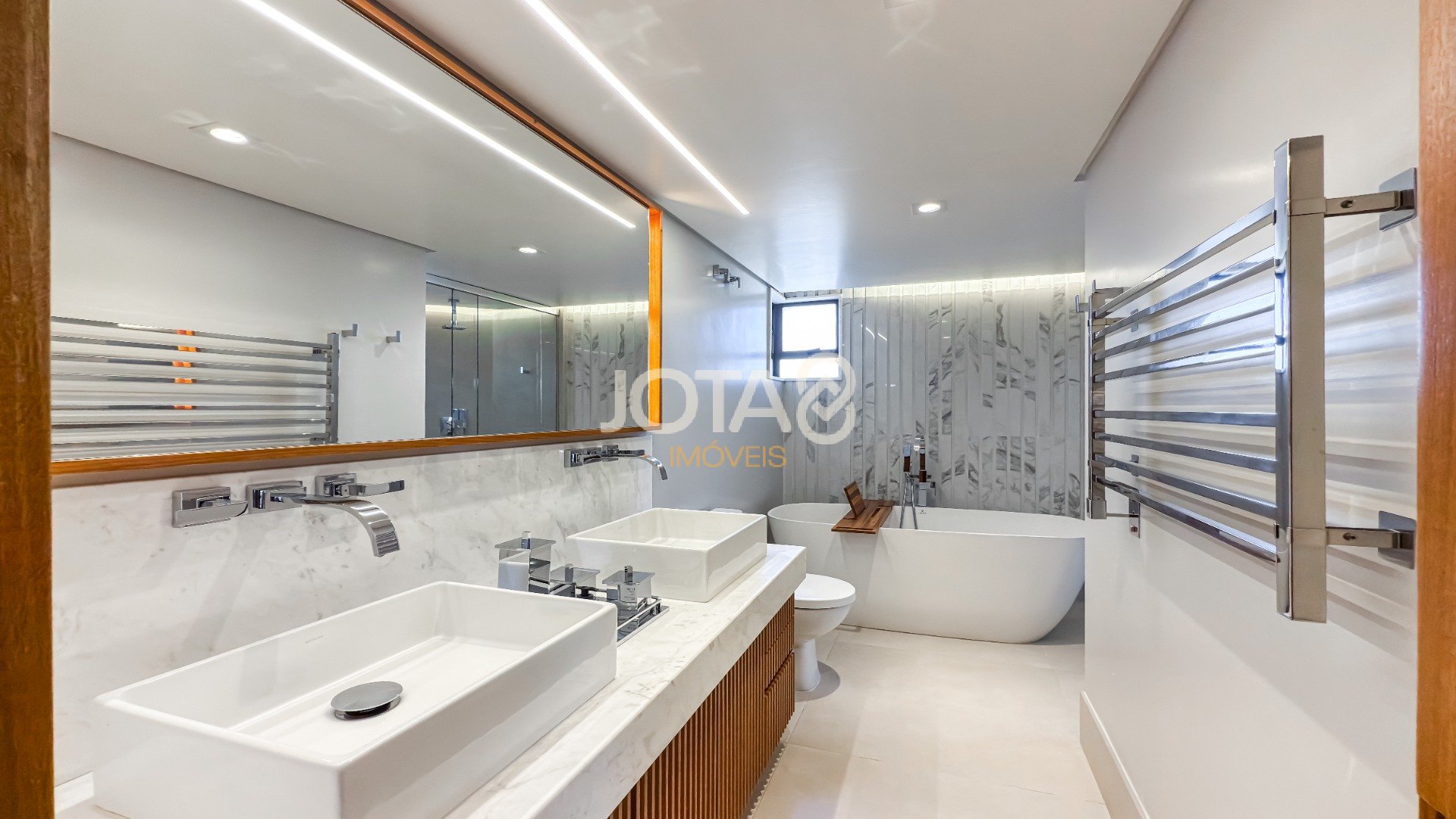 APARTAMENTO IMPECÁVEL COM 3 QUARTOS NO BATEL!!