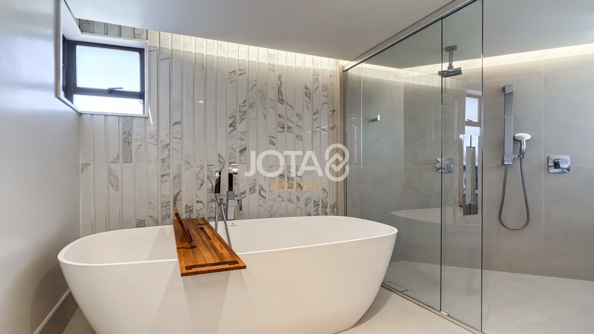 APARTAMENTO IMPECÁVEL COM 3 QUARTOS NO BATEL!!