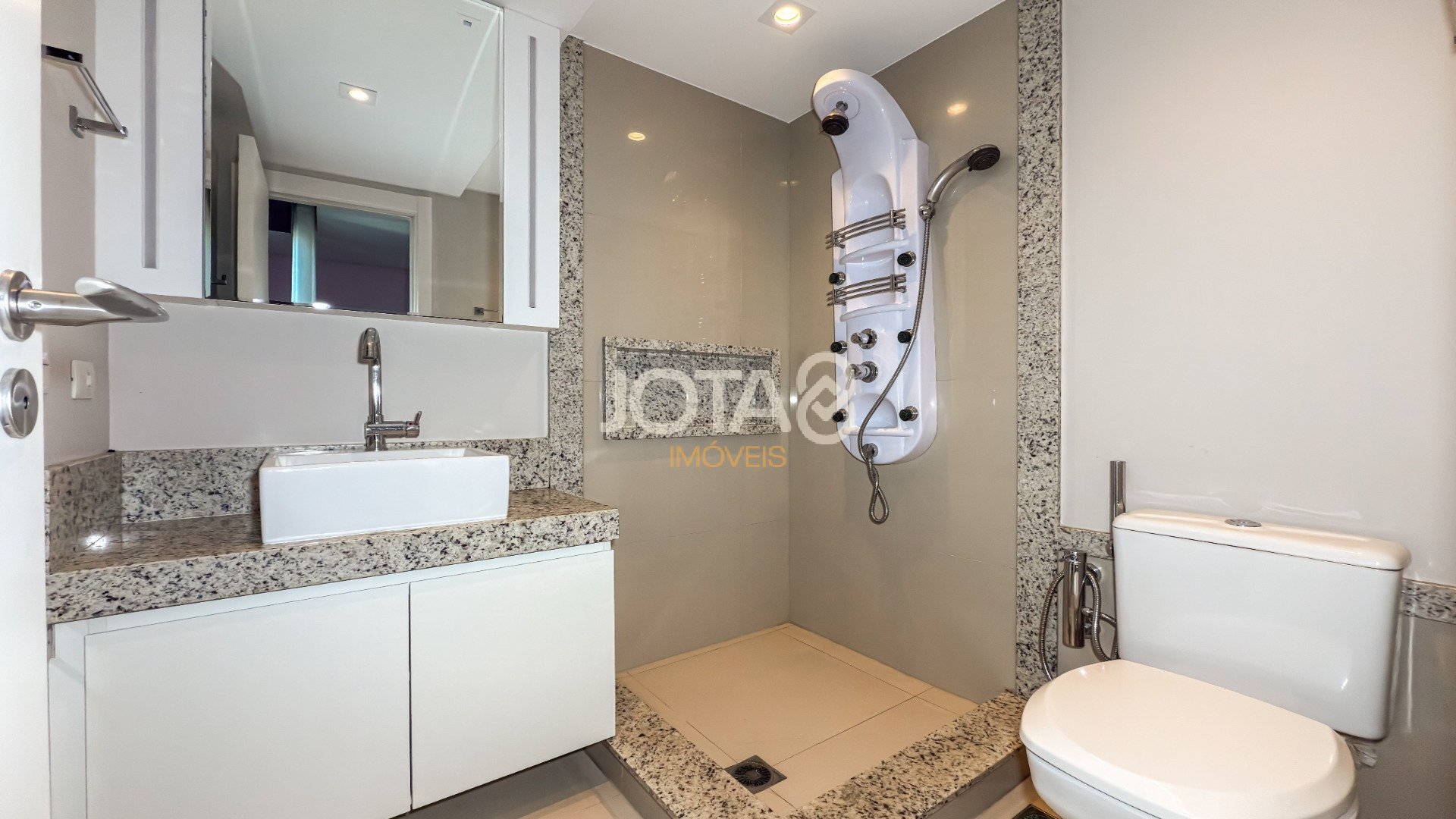 LINDO APARTAMENTO COM 3 SUÍTES E 2 VAGAS NO ECOVILLE!