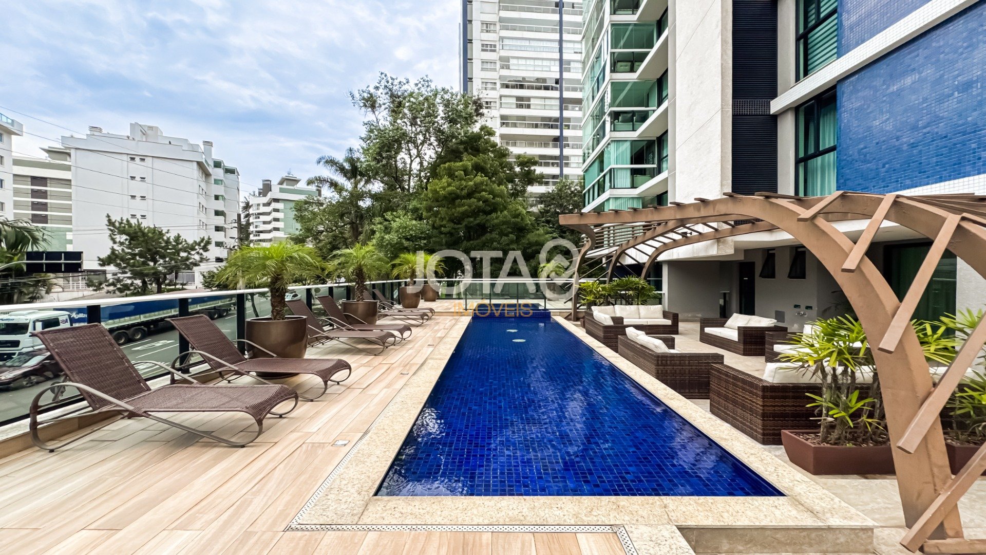 LINDO APARTAMENTO COM 3 SUÍTES E 2 VAGAS NO ECOVILLE!