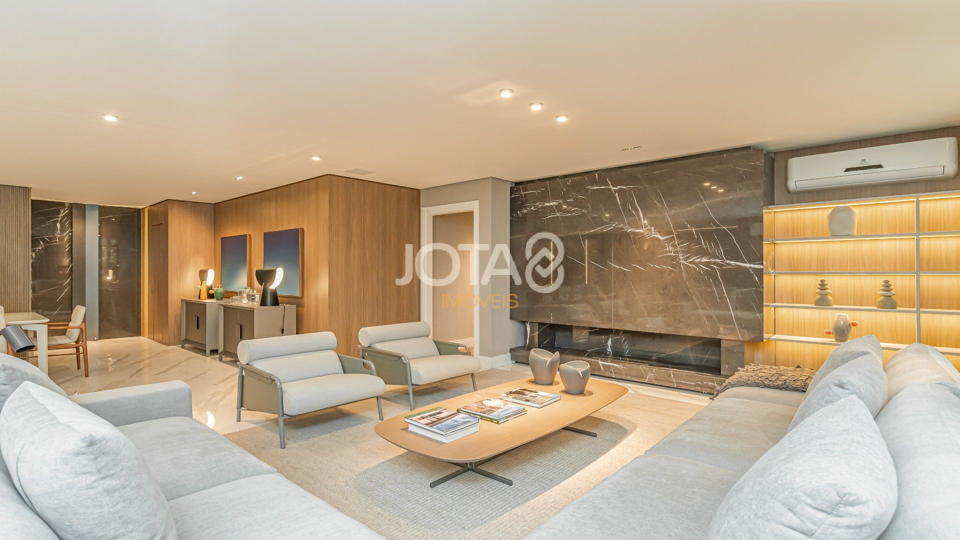 APARTAMENTO DE ALTO PADRÃO NO RESERVA BARIGUI