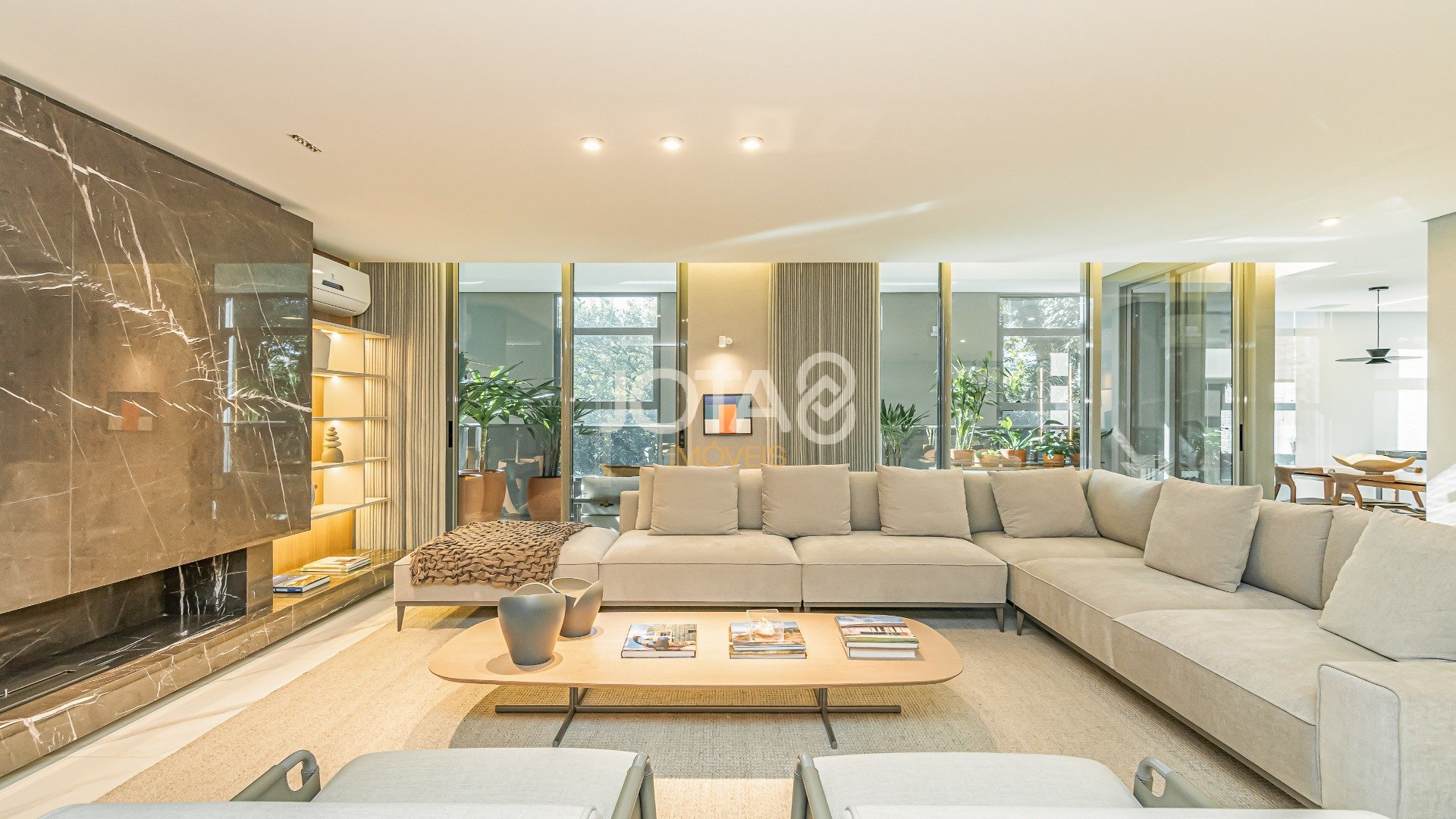 APARTAMENTO DE ALTO PADRÃO NO RESERVA BARIGUI